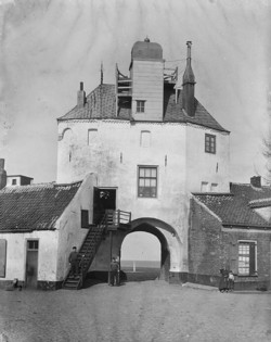 De 
Vischpoort.
